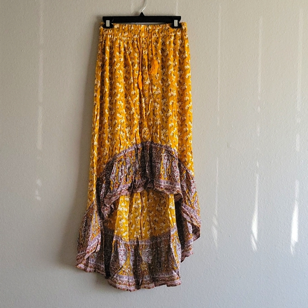 SOLD—-Wonderly floral skirt size small